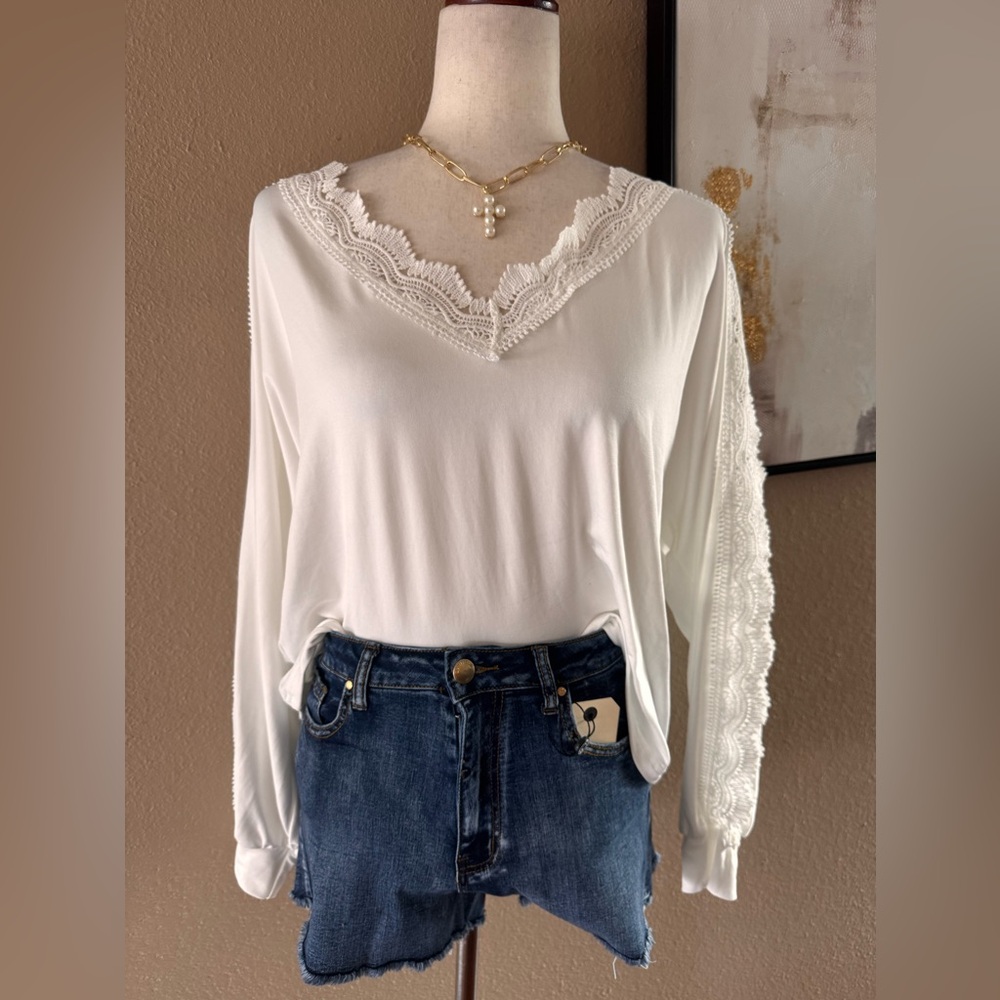 White Lace Trim V-Neck Women's Top - Picture 4 of 13